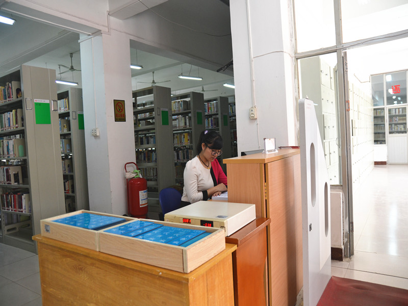 陕西青年学院图书馆设备及图书搬迁